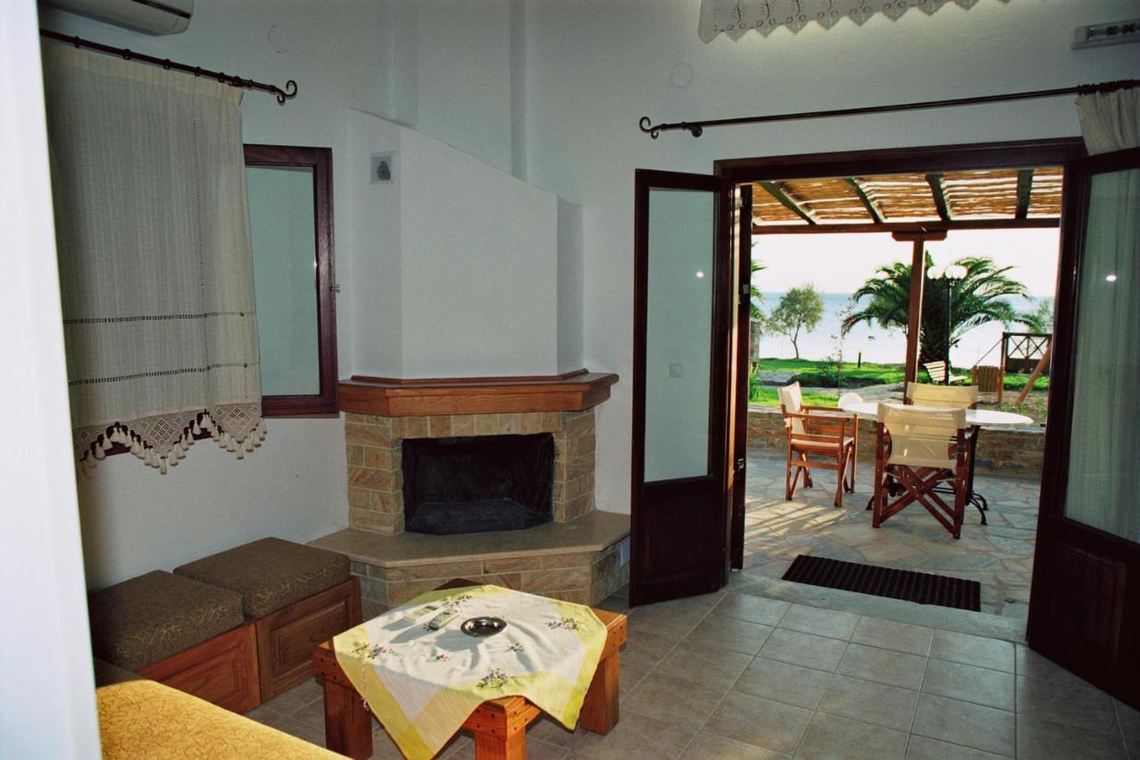Razi Beach Lefokastro Exterior photo