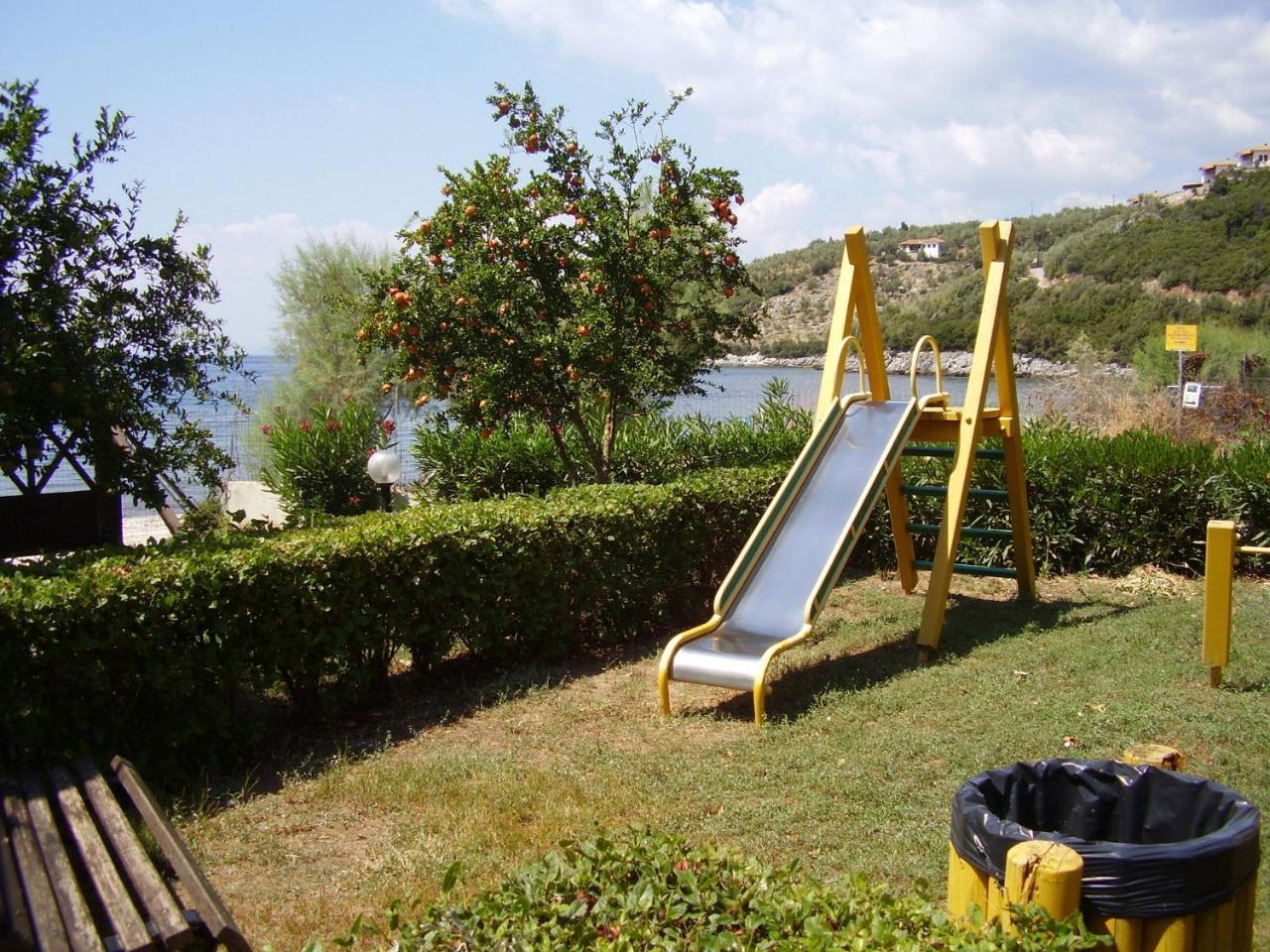 Razi Beach Lefokastro Exterior photo
